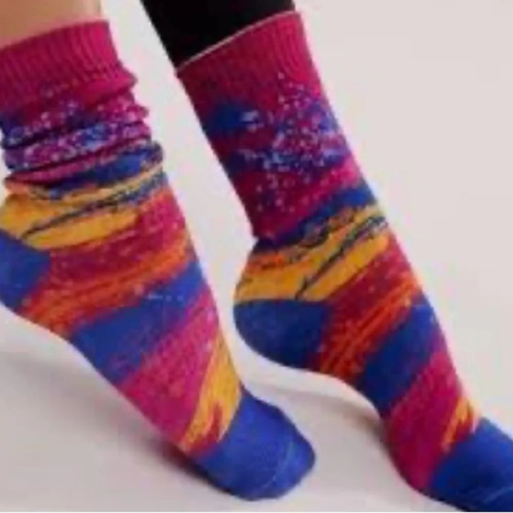 FP Movement Vibrant Splatter Surge Ribbed Knit Crew Length Hike Socks